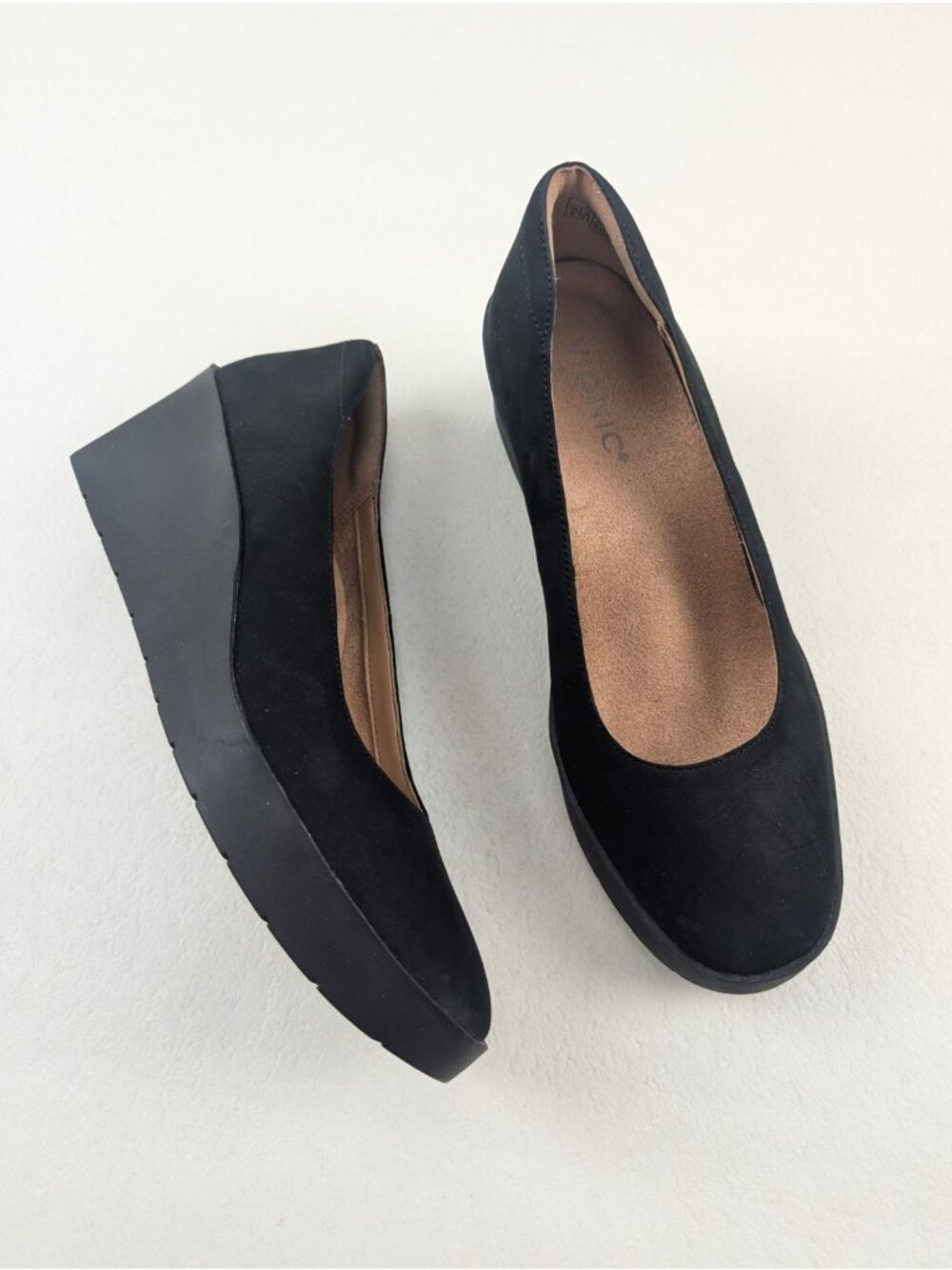 Vionic Sereno Wedge Pump Women 8 Black Suede Slip On Comfort Heel Arch Support